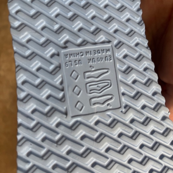 Slip ons - Picture 3 of 3